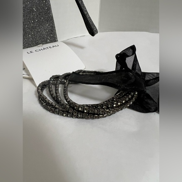 🆕LE CHATEAU - NWT - GREY SPARKLE CLUTCH AND BRACELET SET - Picture 5 of 10